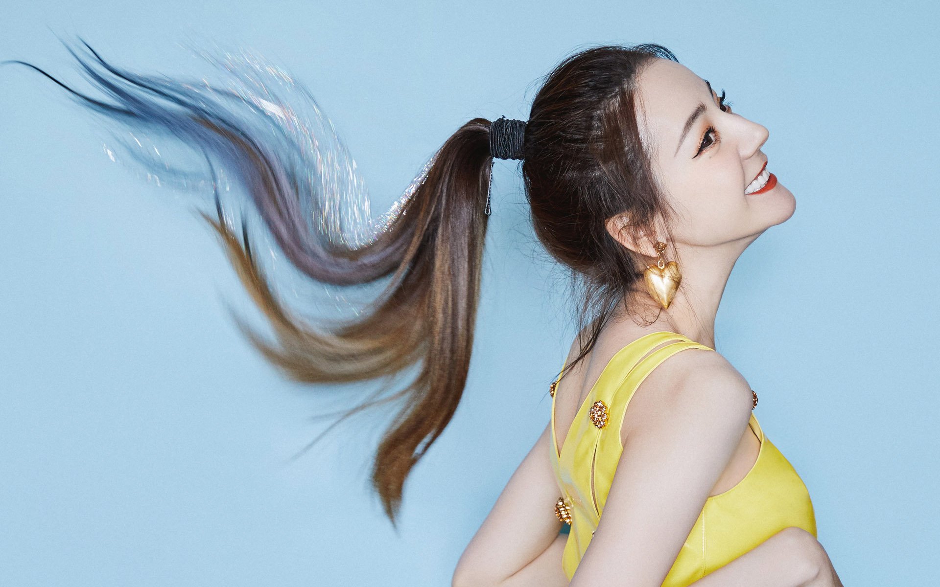 开云体育-凯莉·麦基翁三冠加身，凯莉·麦吉利斯照片